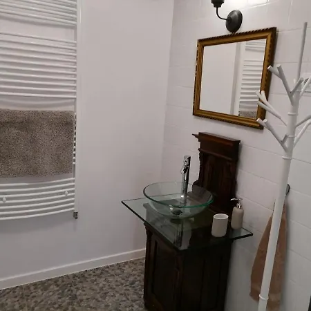 דירה Kapitany Apartman שיופוק