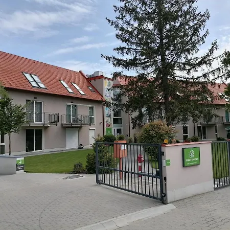 Kapitany Apartman * שיופוק