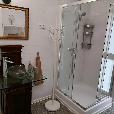 דירה Kapitany Apartman שיופוק
