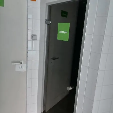 Kapitany Apartman דירה שיופוק